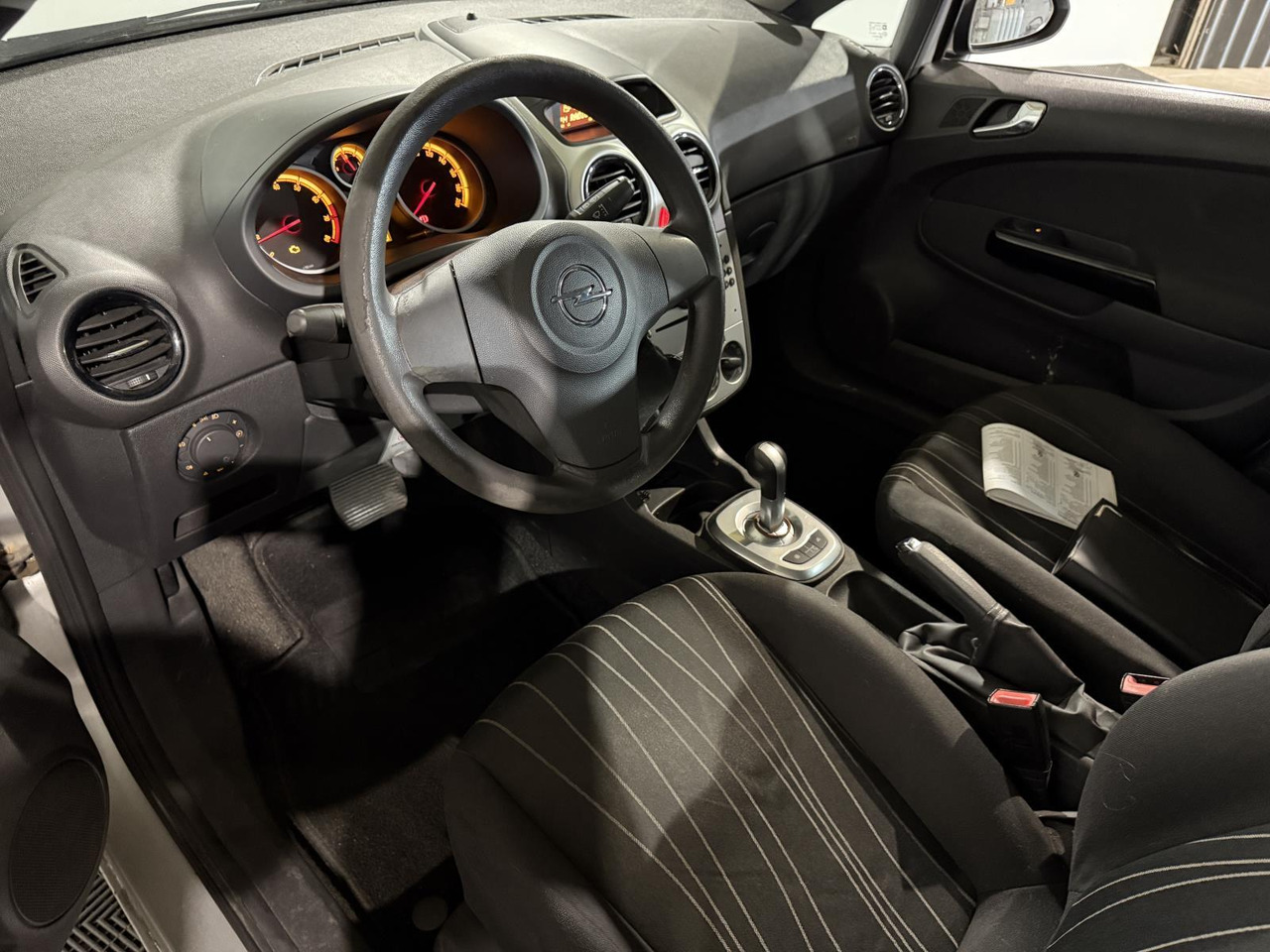 Opel | Corsa | 1.2-16V Cosmo Automaat | 2009 | 245.713 km | 45TJL8 | Geen oordeel - Hatchback: picture 3 Opel | Corsa | 1.2-16V Cosmo Automaat | 2009 | 245.713 km | 45TJL8 | Geen oordeel - Hatchback: picture 3