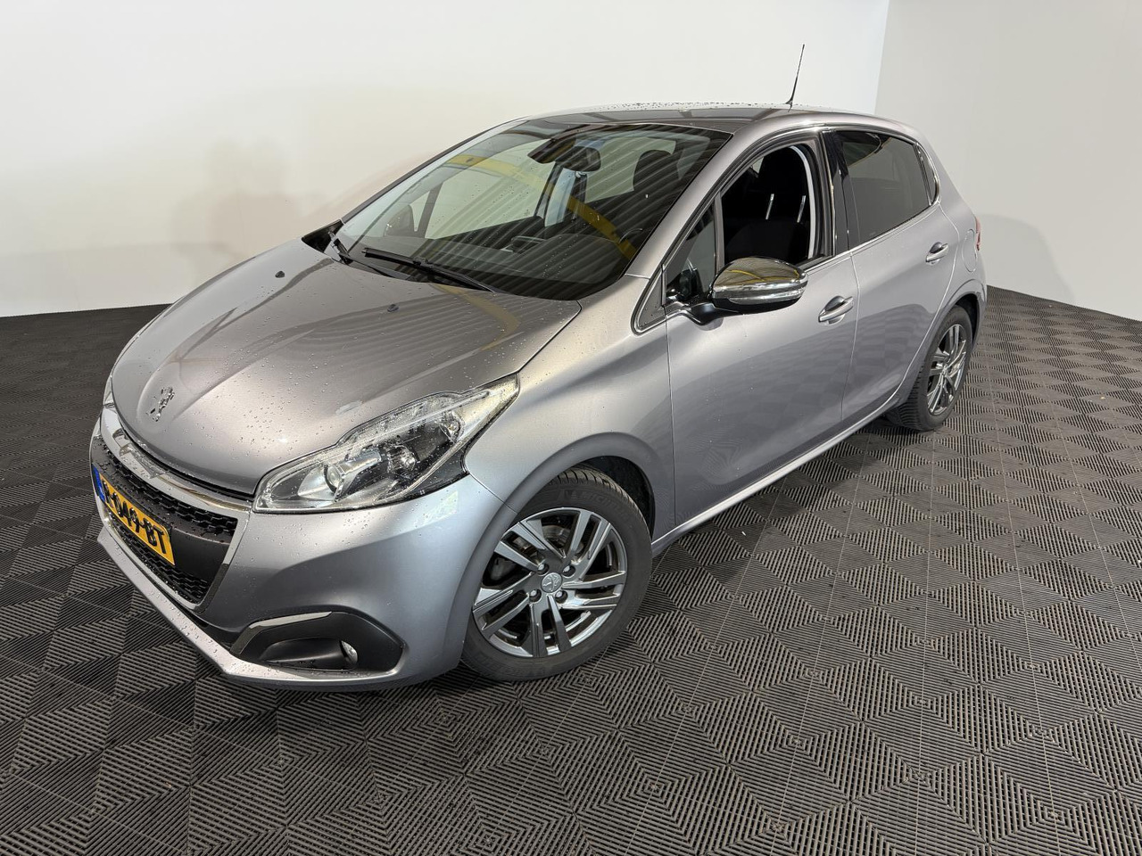 Peugeot | 208 | 1.5 BlueHDi Blue Lease Allure | 2019 | 183.354 km | R049BT | Geen oordeel - Hatchback: picture 1 Peugeot | 208 | 1.5 BlueHDi Blue Lease Allure | 2019 | 183.354 km | R049BT | Geen oordeel - Hatchback: picture 1