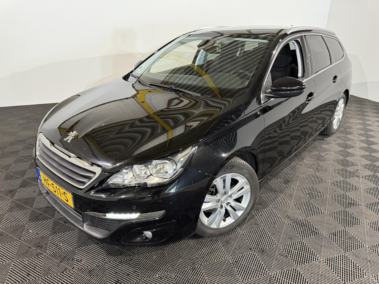 Peugeot 308 SW 1.6 BlueHDI Blue Lease Executive Pack | 2015 | 209.358 km | HF-511-S - Car: picture 1 Peugeot 308 SW 1.6 BlueHDI Blue Lease Executive Pack | 2015 | 209.358 km | HF-511-S - Car: picture 1