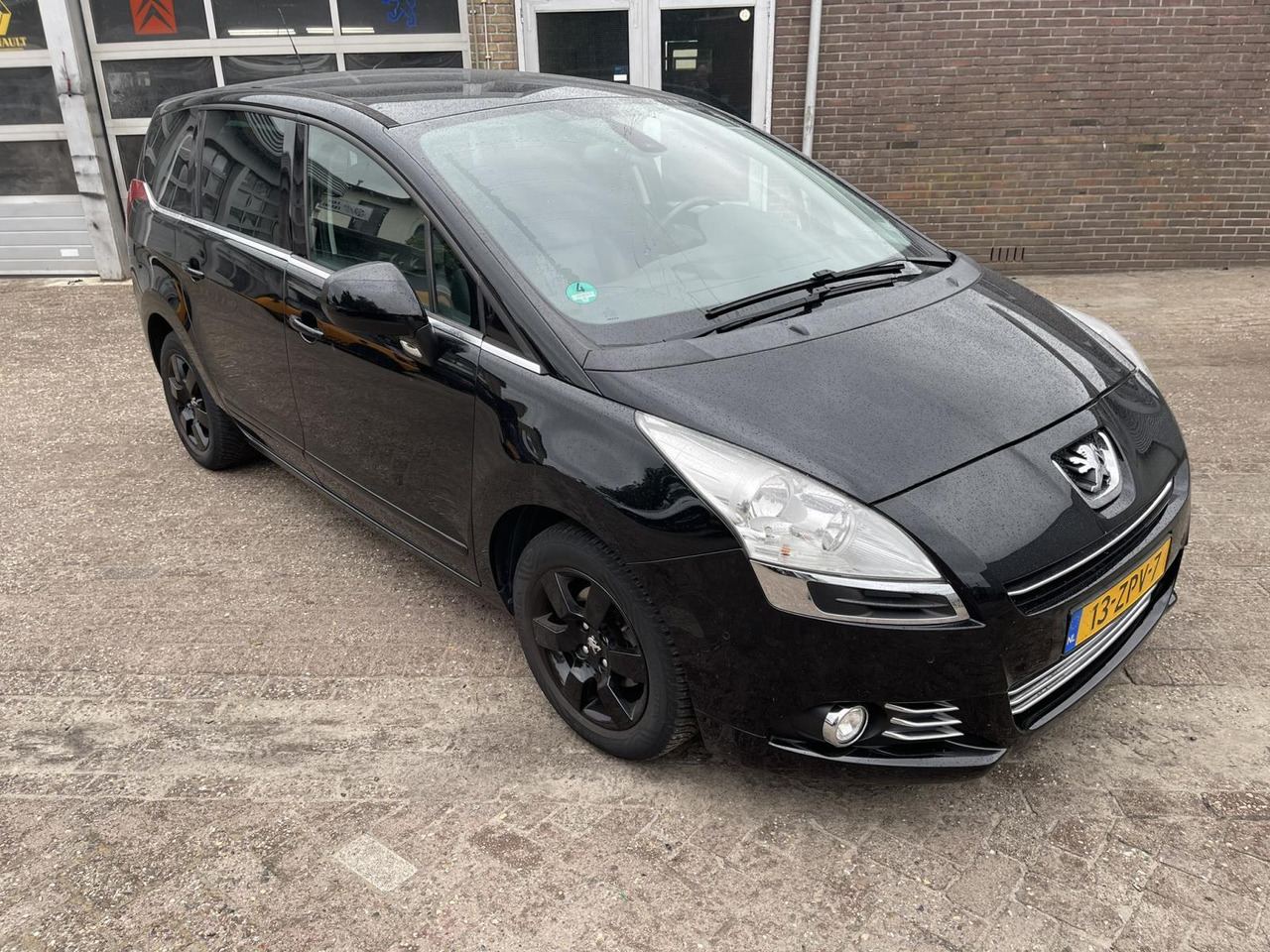Peugeot 5008 1.6 VTi Blue Lease 7p. 2013 223.407 km 13-ZPV-7 - Car: picture 5 Peugeot 5008 1.6 VTi Blue Lease 7p. 2013 223.407 km 13-ZPV-7 - Car: picture 5