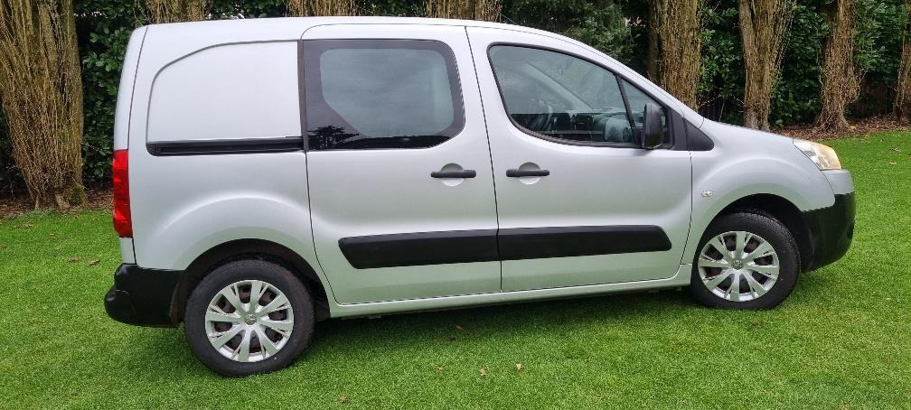 Peugeot Partner 120 1.6 HDI L1 XT Profit + | 2011 | 117.486 km | 7-VLP-25 - Small van: picture 3 Peugeot Partner 120 1.6 HDI L1 XT Profit + | 2011 | 117.486 km | 7-VLP-25 - Small van: picture 3