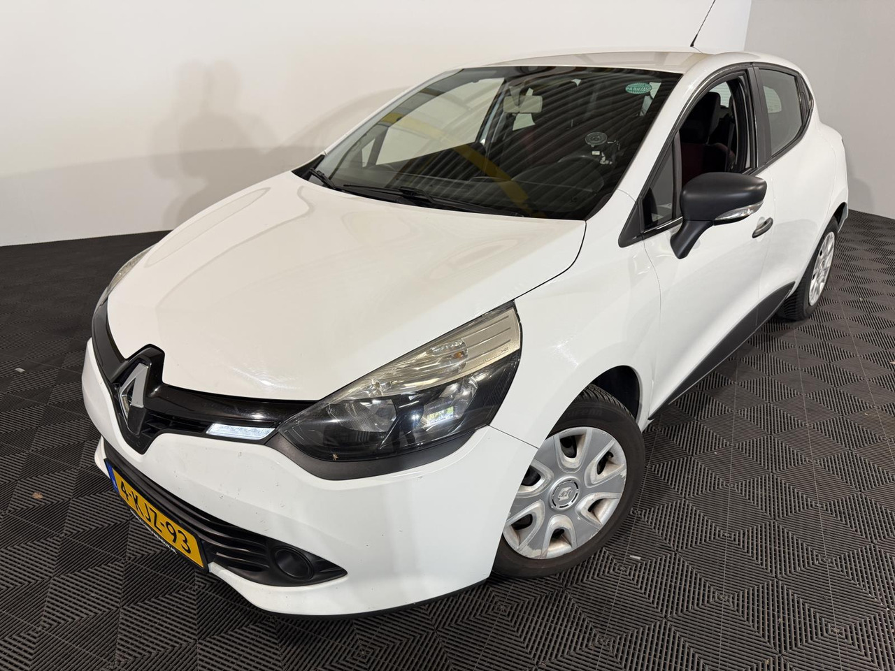 Hatchback Renault | Clio | 0.9 TCe Authentique | 2013 | 160.970 km | 4KJZ93 | Logisch: picture 1