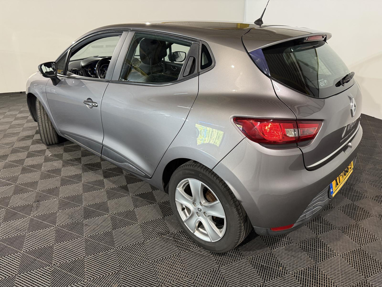 Renault | Clio | 0.9 TCe Dynamique | 2016 | 192.462 km | XT788J | Geen oordeel - Hatchback: picture 3 Renault | Clio | 0.9 TCe Dynamique | 2016 | 192.462 km | XT788J | Geen oordeel - Hatchback: picture 3