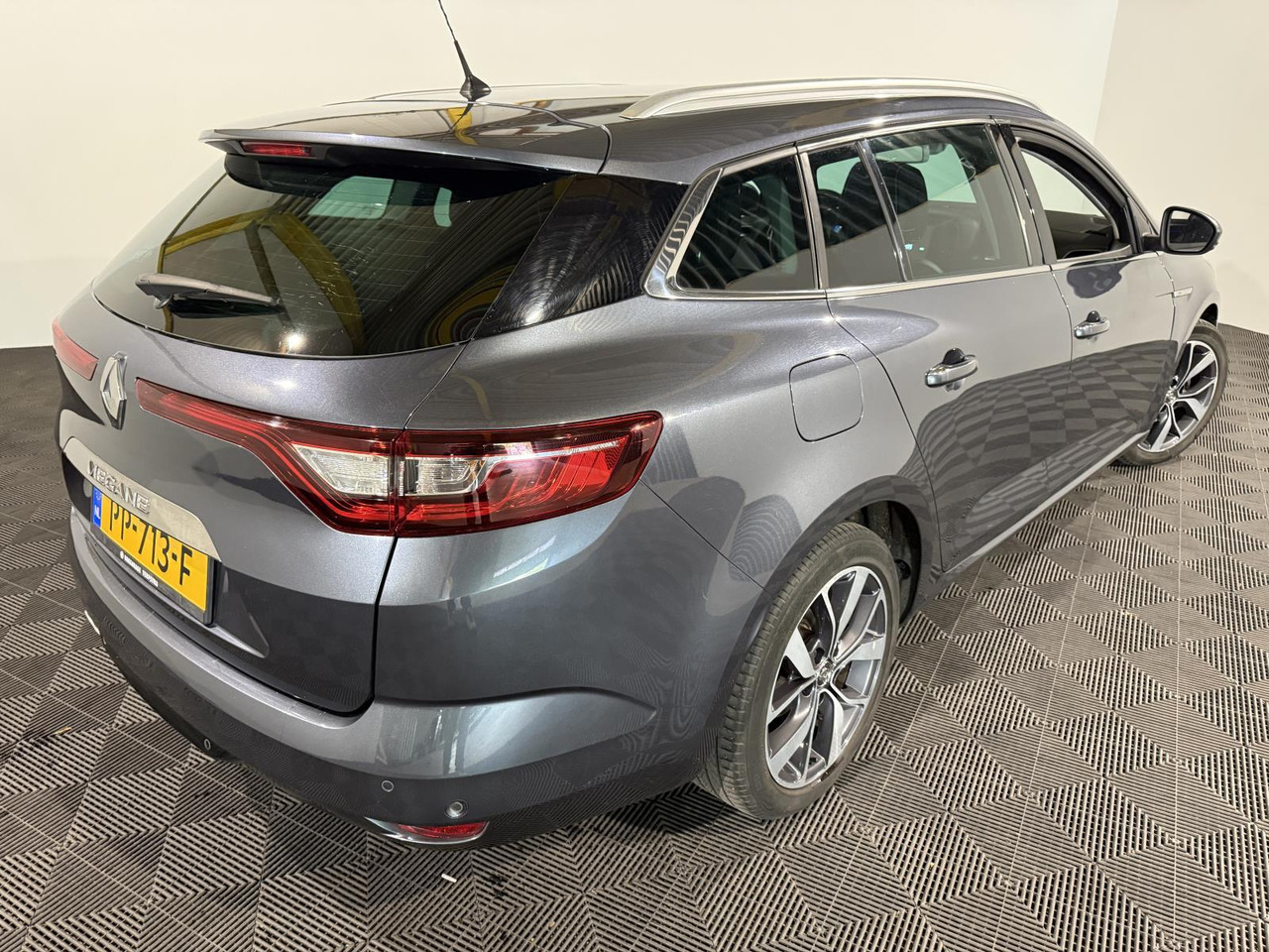 Renault | Mégane Estate | 1.2 TCe Bose | 2017 | 197.462 km | PP713F | Logisch - Car: picture 2 Renault | Mégane Estate | 1.2 TCe Bose | 2017 | 197.462 km | PP713F | Logisch - Car: picture 2