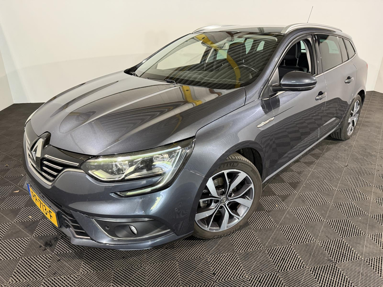 Renault | Mégane Estate | 1.2 TCe Bose | 2017 | 197.462 km | PP713F | Logisch - Car: picture 1 Renault | Mégane Estate | 1.2 TCe Bose | 2017 | 197.462 km | PP713F | Logisch - Car: picture 1