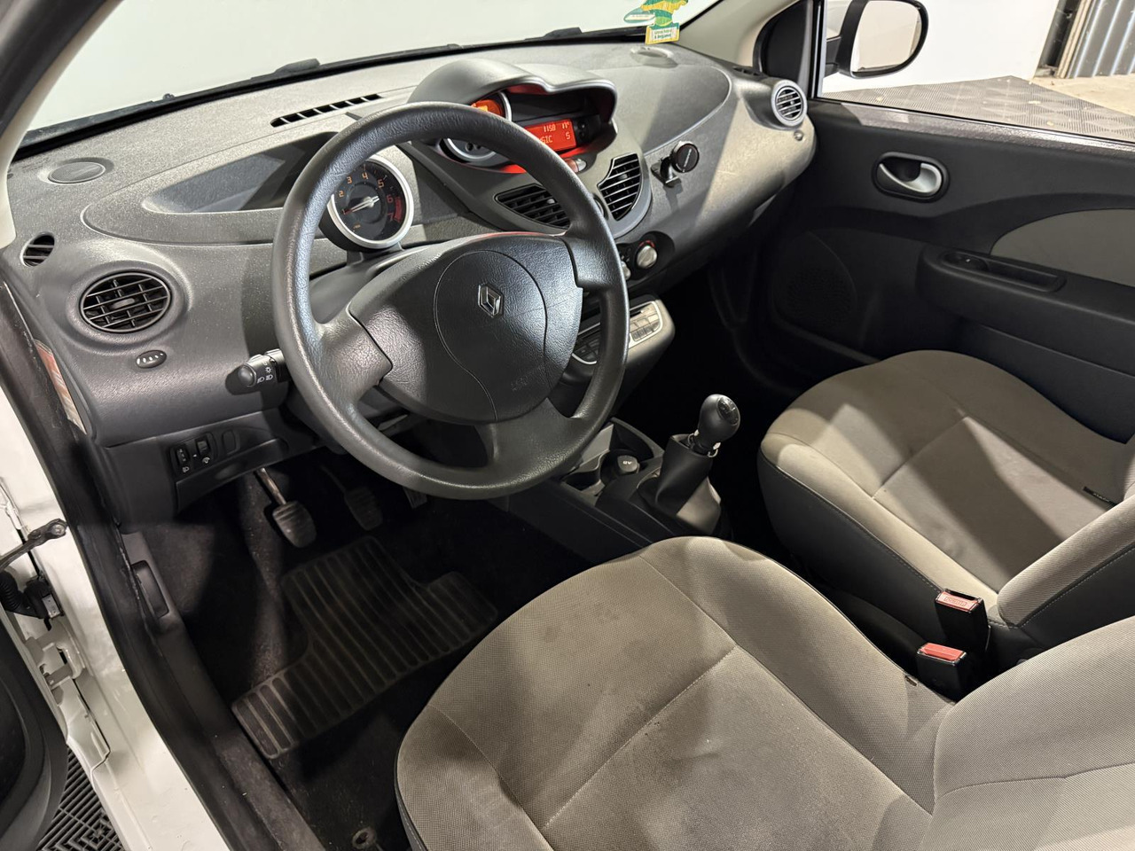 Renault Twingo 1.2-16V Collection | 2011 | 176.619 km | 88-SKK-8 - Hatchback: picture 5 Renault Twingo 1.2-16V Collection | 2011 | 176.619 km | 88-SKK-8 - Hatchback: picture 5