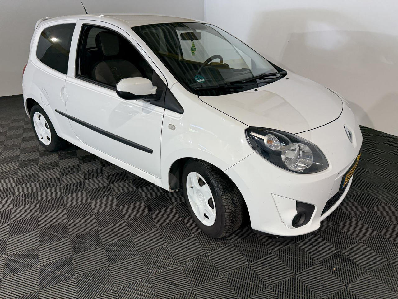 Renault Twingo 1.2-16V Collection | 2011 | 176.619 km | 88-SKK-8 - Hatchback: picture 4 Renault Twingo 1.2-16V Collection | 2011 | 176.619 km | 88-SKK-8 - Hatchback: picture 4