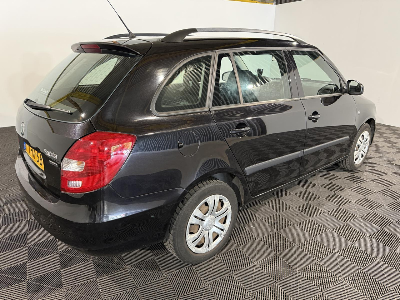 Skoda | Fabia Combi | 1.2 TSI Arctic | 2013 | 236.571 km | 7THX58 | Geen oordeel - Car: picture 3 Skoda | Fabia Combi | 1.2 TSI Arctic | 2013 | 236.571 km | 7THX58 | Geen oordeel - Car: picture 3