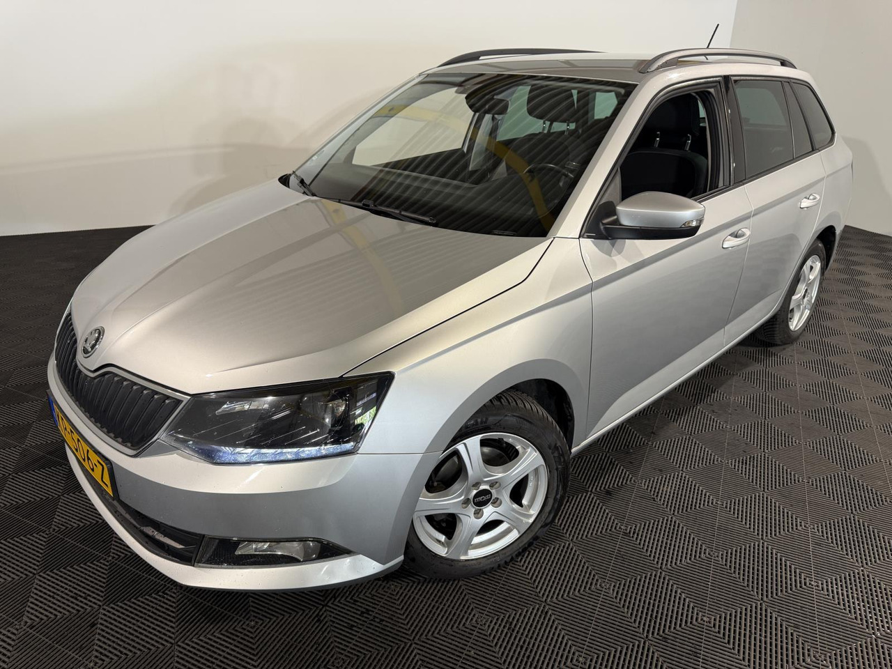 Skoda Fabia Combi 1.2 TSI JOY | 2017 | 179.956 km | KP-506-Z - Car: picture 1 Skoda Fabia Combi 1.2 TSI JOY | 2017 | 179.956 km | KP-506-Z - Car: picture 1