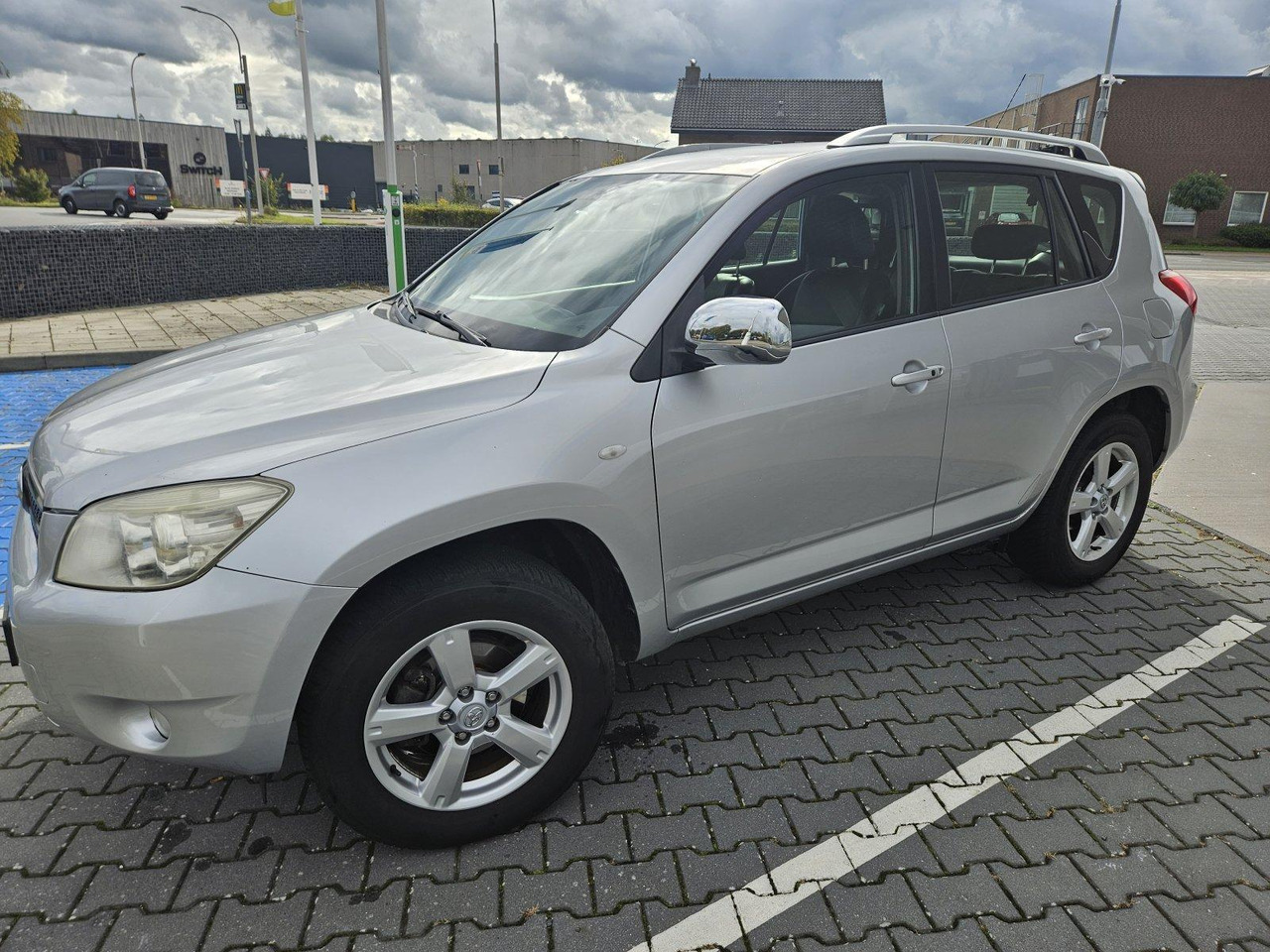 Toyota | RAV4 | 2.0 VVTi Executive | 2006 | 272.231 km | 82TDFD | Logisch - SUV: picture 1 Toyota | RAV4 | 2.0 VVTi Executive | 2006 | 272.231 km | 82TDFD | Logisch - SUV: picture 1