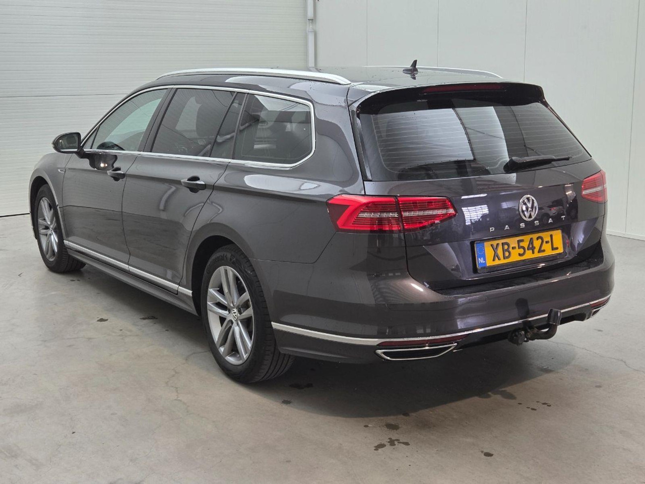 Volkswagen Passat Variant 1.6 TDI Highline Business R | 2018 | 179.613 km | Automaat | XB542L | NAP: Logisch - Car: picture 3 Volkswagen Passat Variant 1.6 TDI Highline Business R | 2018 | 179.613 km | Automaat | XB542L | NAP: Logisch - Car: picture 3