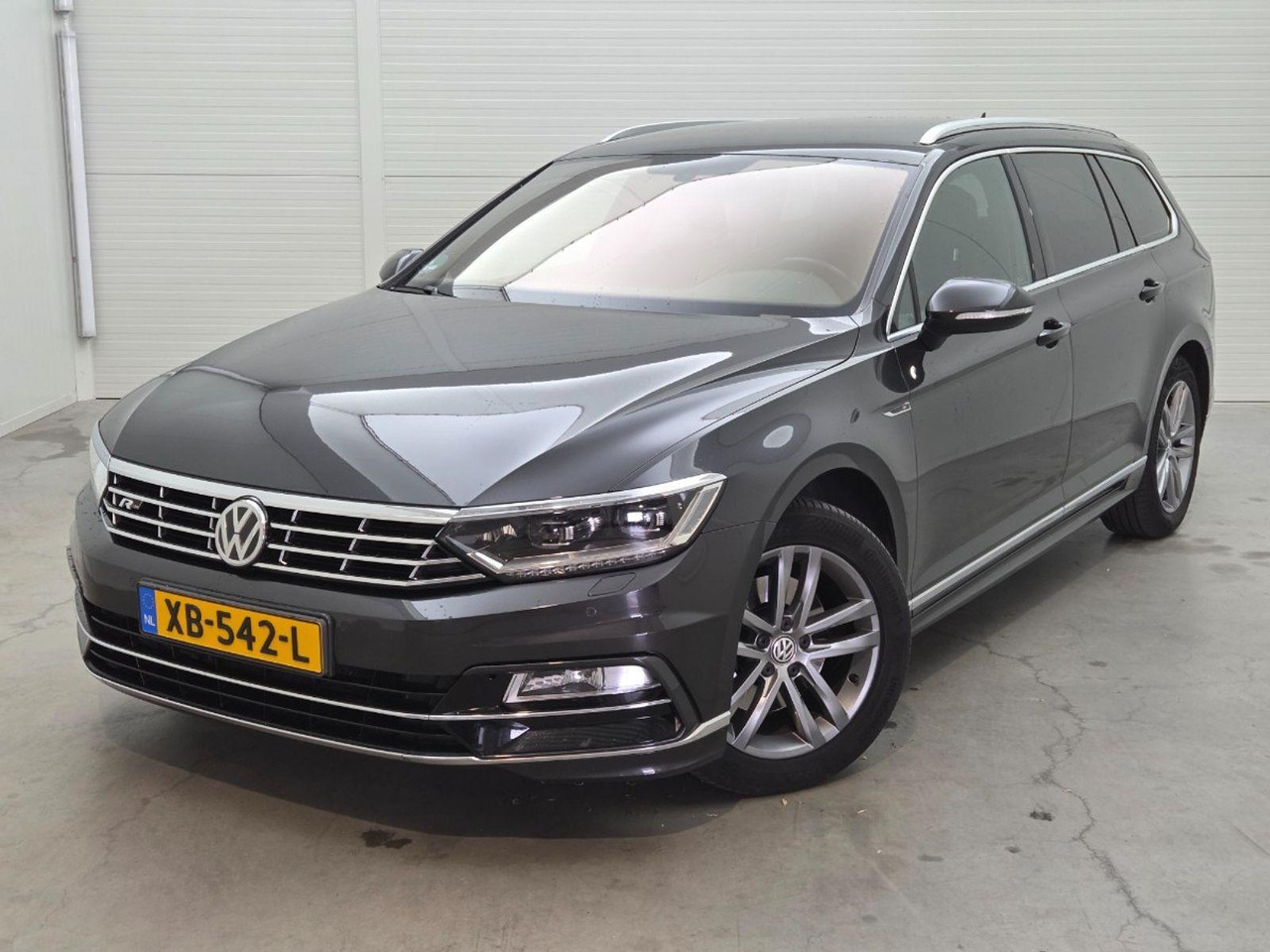 Volkswagen Passat Variant 1.6 TDI Highline Business R | 2018 | 179.613 km | Automaat | XB542L | NAP: Logisch - Car: picture 1 Volkswagen Passat Variant 1.6 TDI Highline Business R | 2018 | 179.613 km | Automaat | XB542L | NAP: Logisch - Car: picture 1