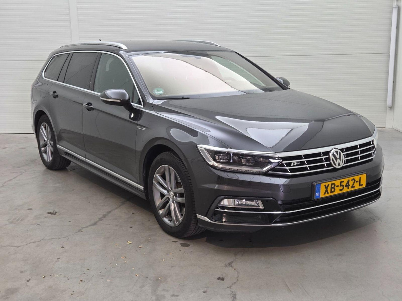 Volkswagen Passat Variant 1.6 TDI Highline Business R | 2018 | 179.613 km | Automaat | XB542L | NAP: Logisch - Car: picture 2 Volkswagen Passat Variant 1.6 TDI Highline Business R | 2018 | 179.613 km | Automaat | XB542L | NAP: Logisch - Car: picture 2