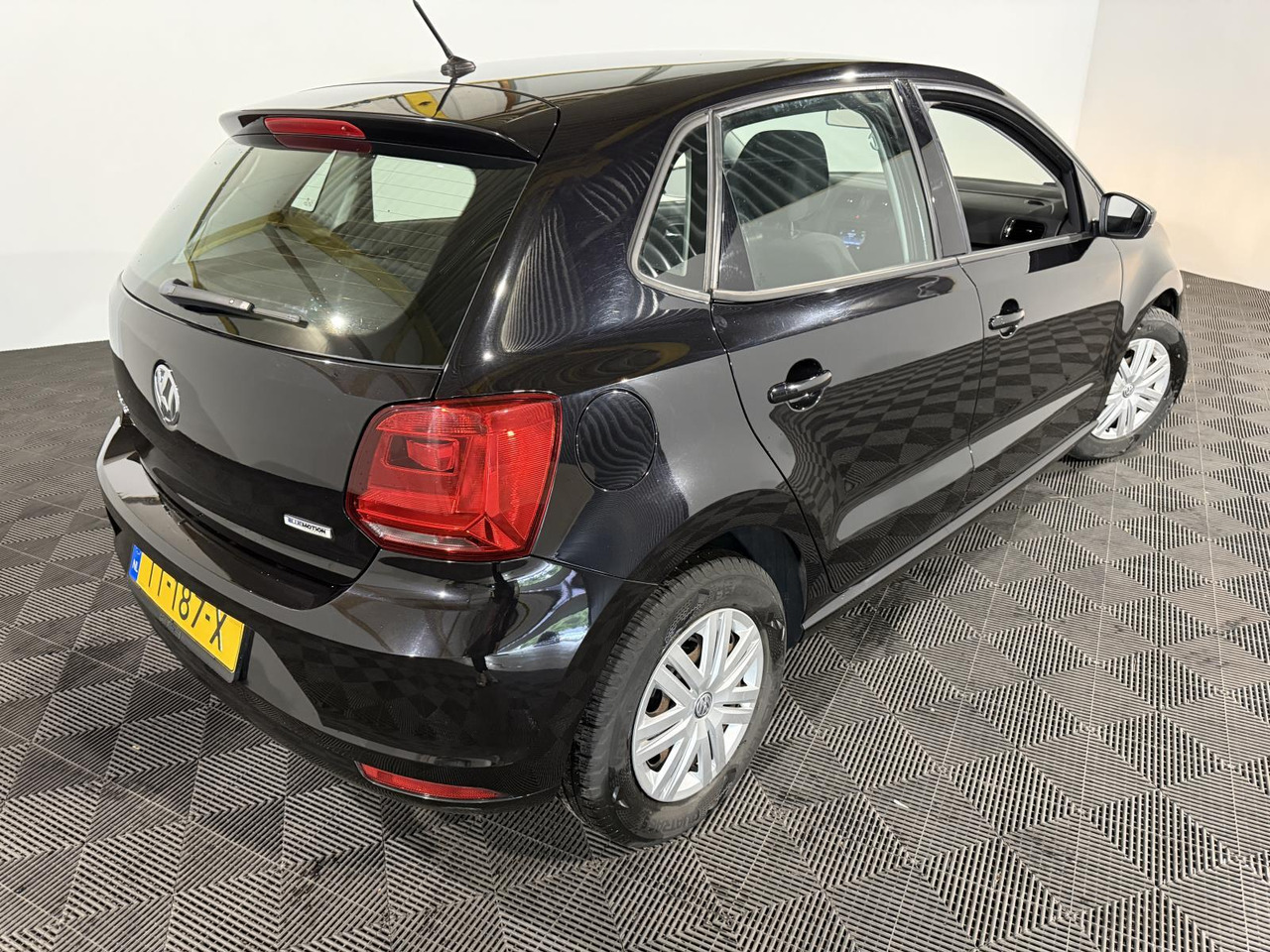 Volkswagen | Polo | 1.0 Comfortline Connected Series | 2017 | 178.442 km | TT187X | Geen oordeel - Hatchback: picture 2 Volkswagen | Polo | 1.0 Comfortline Connected Series | 2017 | 178.442 km | TT187X | Geen oordeel - Hatchback: picture 2