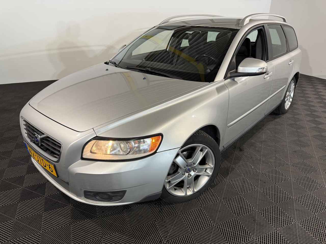 Volvo V50 1.6D DRIVe | 2009 | 255.196 km | 42-JTD-6 - Car: picture 1 Volvo V50 1.6D DRIVe | 2009 | 255.196 km | 42-JTD-6 - Car: picture 1