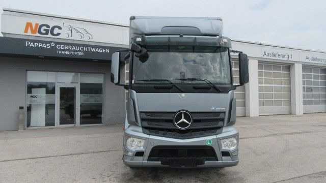 Mercedes-Benz Axor 1827L Koffer LBW - Box truck: picture 2 Mercedes-Benz Axor 1827L Koffer LBW - Box truck: picture 2