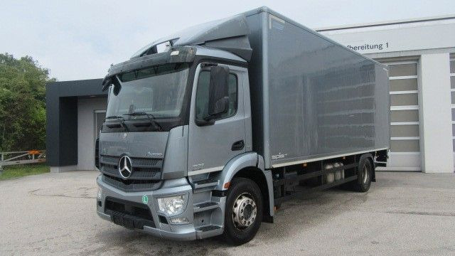 Mercedes-Benz Axor 1827L Koffer LBW - Box truck: picture 1 Mercedes-Benz Axor 1827L Koffer LBW - Box truck: picture 1