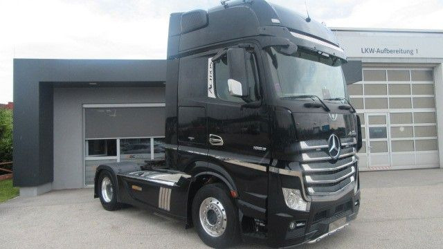 Mercedes-Benz 1863LS Edition 1 - Tractor unit: picture 3 Mercedes-Benz 1863LS Edition 1 - Tractor unit: picture 3
