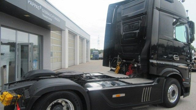 Mercedes-Benz 1863LS Edition 1 - Tractor unit: picture 4 Mercedes-Benz 1863LS Edition 1 - Tractor unit: picture 4