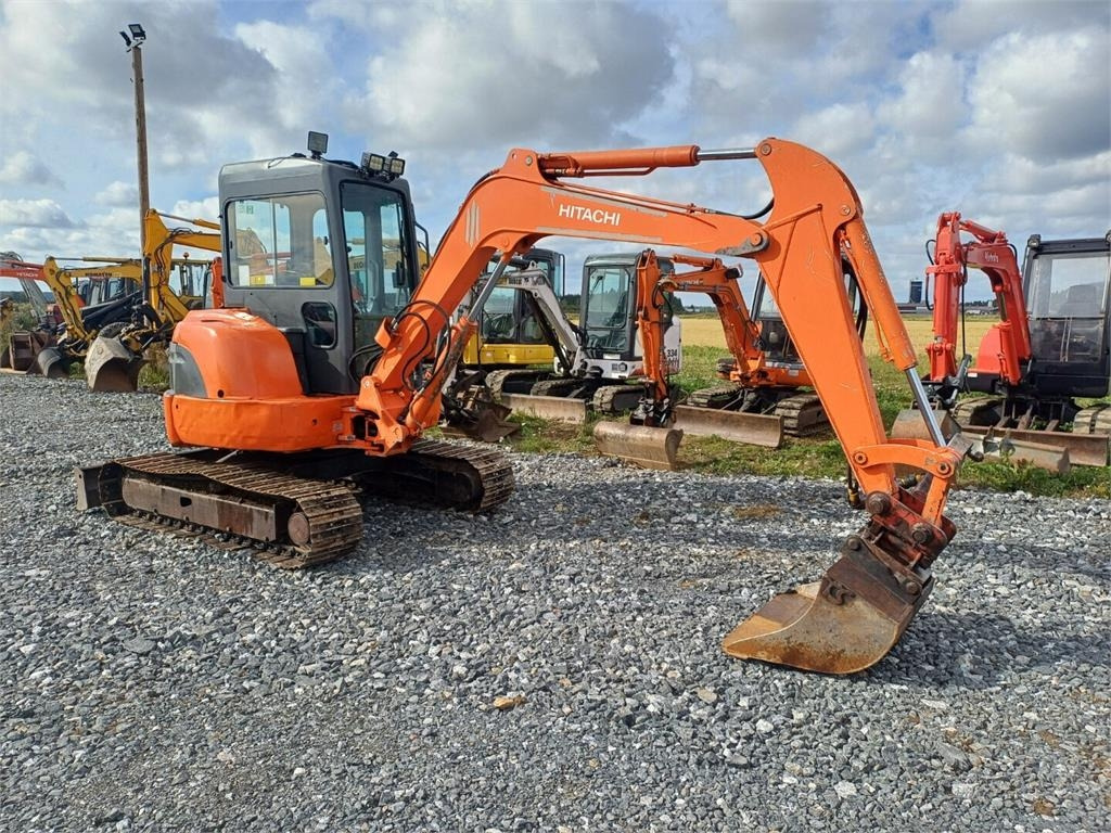 Hitachi EX50U kallistuvalla s40 liittimellä. - Mini excavator: picture 4 Hitachi EX50U kallistuvalla s40 liittimellä. - Mini excavator: picture 4