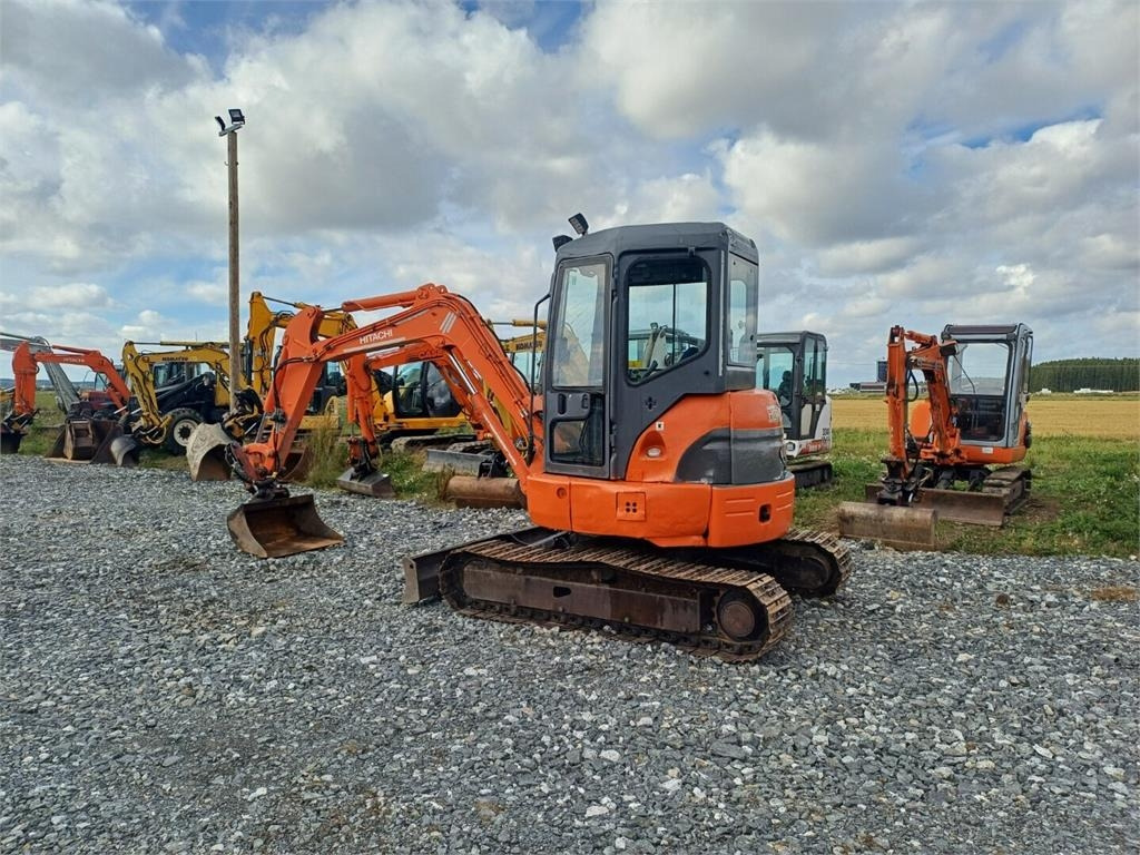 Hitachi EX50U kallistuvalla s40 liittimellä. - Mini excavator: picture 3 Hitachi EX50U kallistuvalla s40 liittimellä. - Mini excavator: picture 3