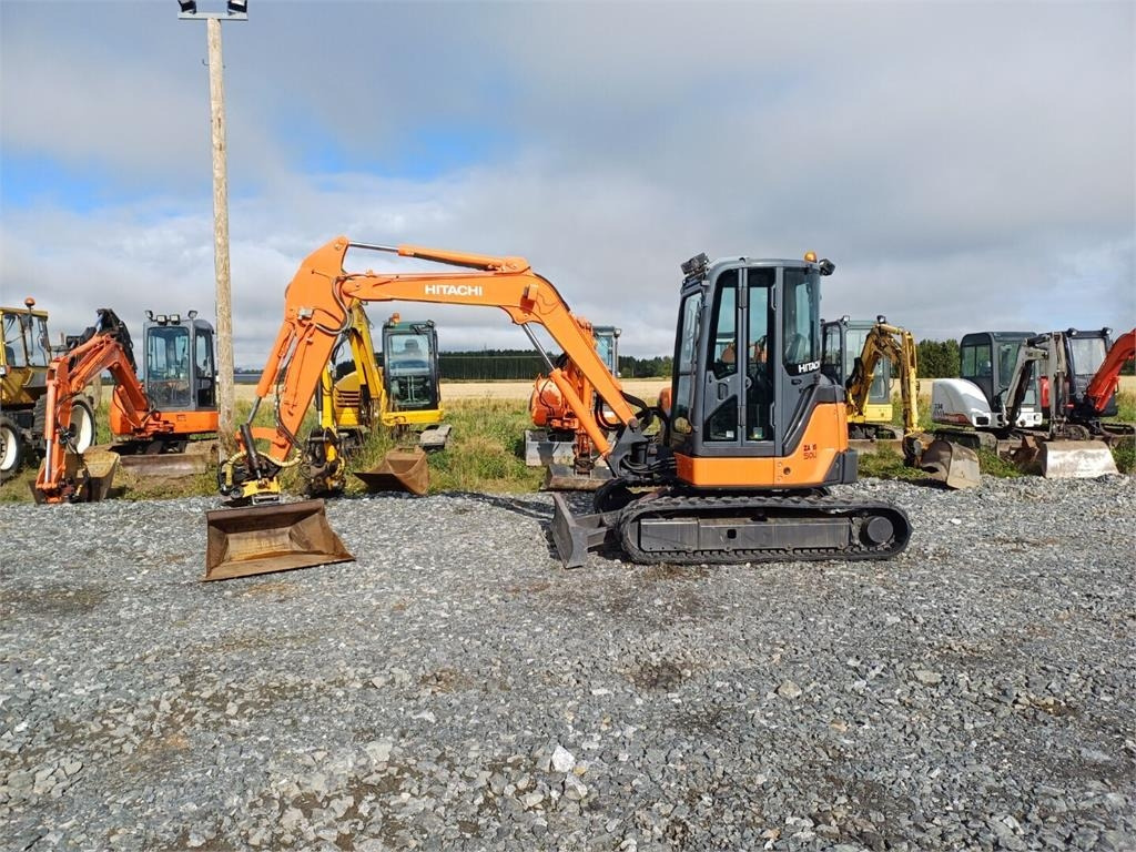 Hitachi ZX50u Engcon pyörittäjällä - Mini excavator: picture 2 Hitachi ZX50u Engcon pyörittäjällä - Mini excavator: picture 2
