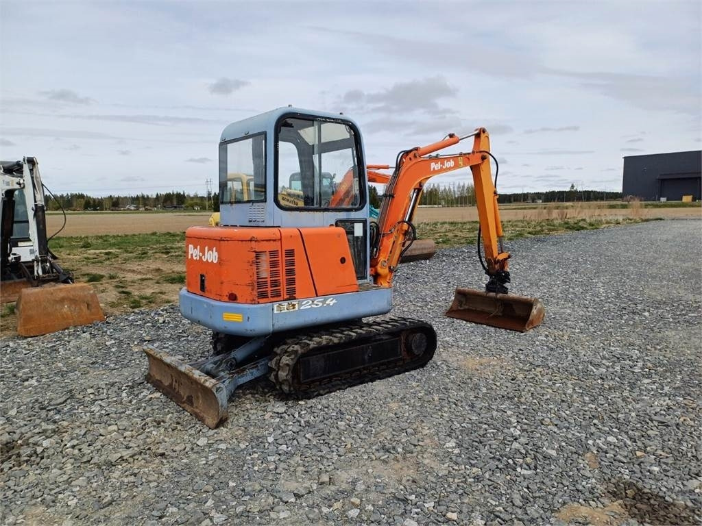 Pel-Job EB25.4 kallistuvalla liittimellä - Mini excavator: picture 5 Pel-Job EB25.4 kallistuvalla liittimellä - Mini excavator: picture 5