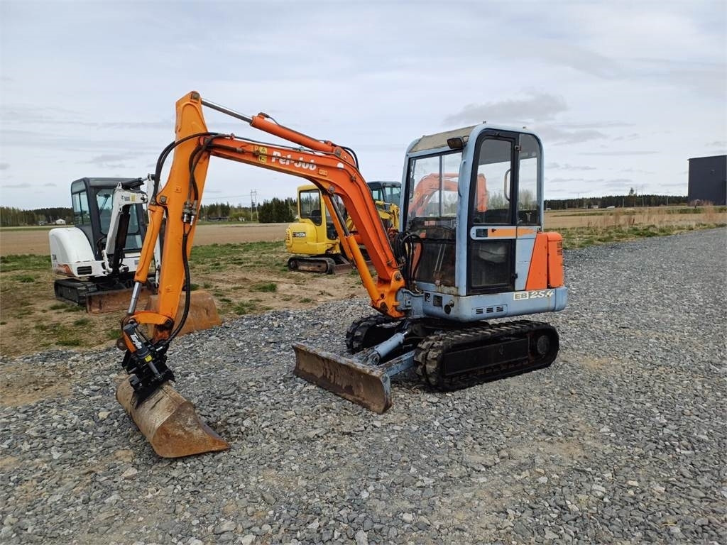 Pel-Job EB25.4 kallistuvalla liittimellä - Mini excavator: picture 1 Pel-Job EB25.4 kallistuvalla liittimellä - Mini excavator: picture 1