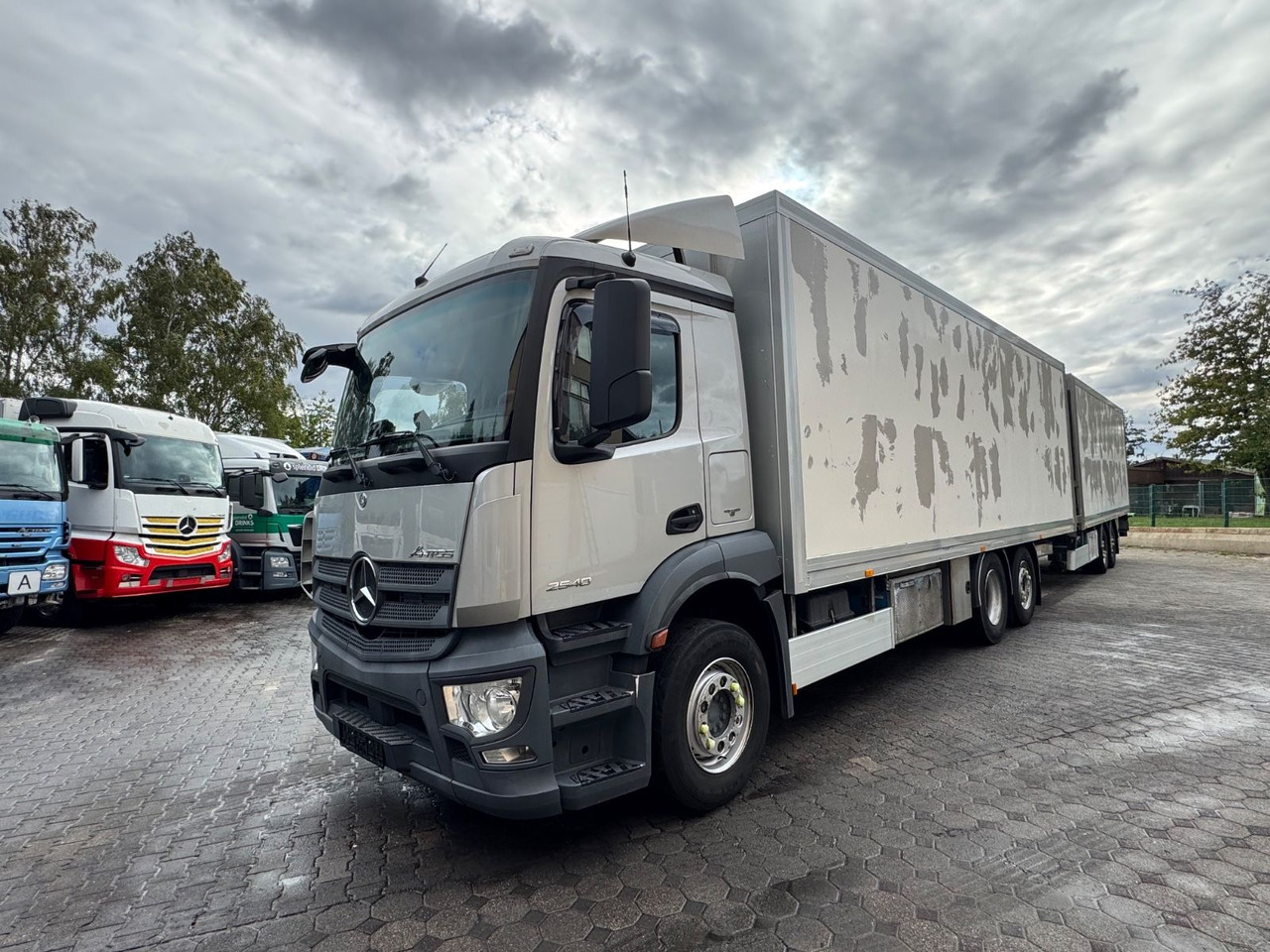 Mercedes-Benz Antos 2540/2xLBW/Kühlung-Defekt/5instock - Refrigerator truck: picture 2 Mercedes-Benz Antos 2540/2xLBW/Kühlung-Defekt/5instock - Refrigerator truck: picture 2