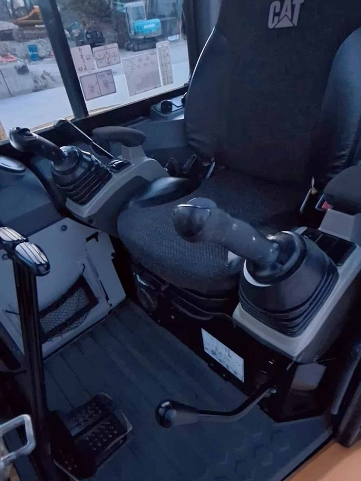 CAT 305CCR - Mini excavator: picture 3 CAT 305CCR - Mini excavator: picture 3