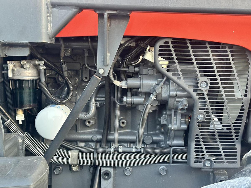 Farm tractor Kubota M5071N: picture 16