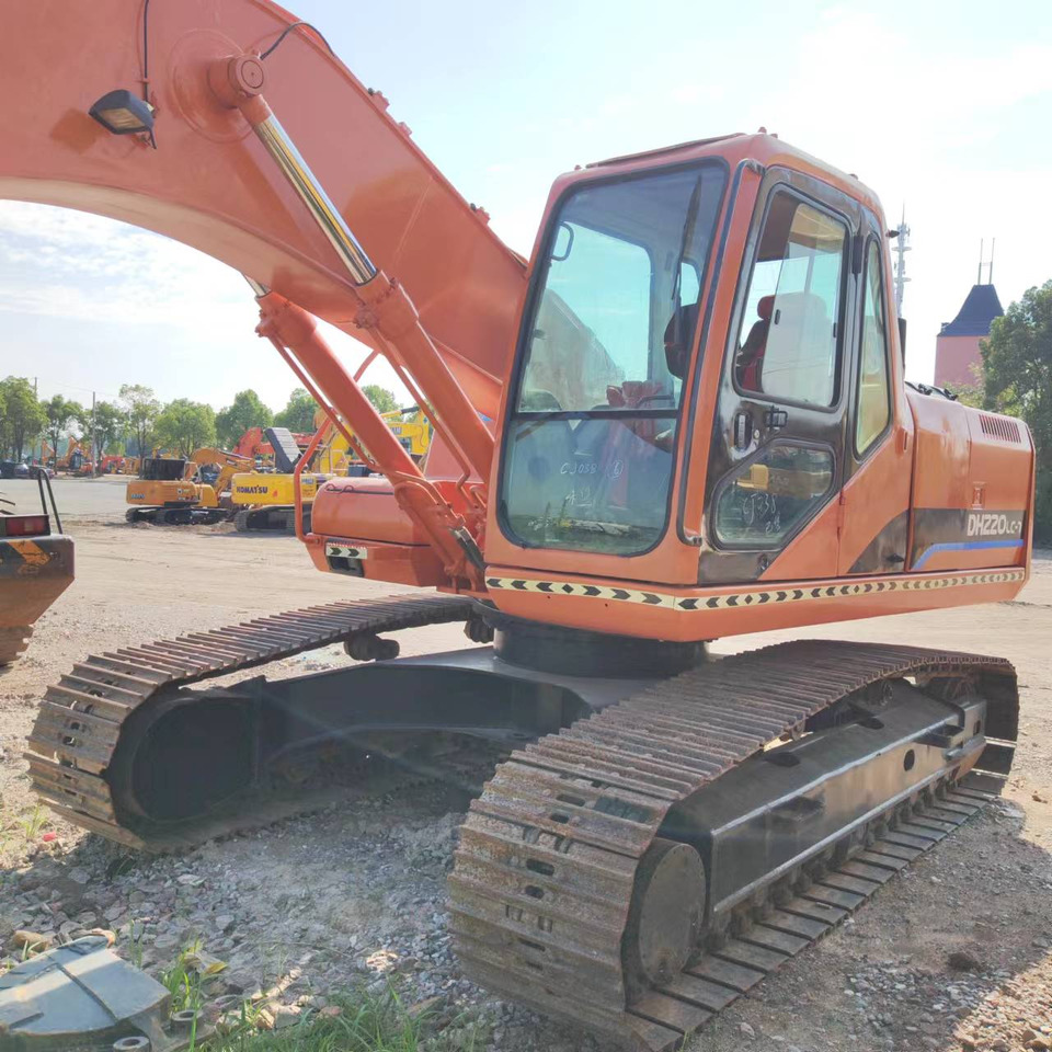 DOOSAN DH220 - Crawler excavator: picture 4 DOOSAN DH220 - Crawler excavator: picture 4