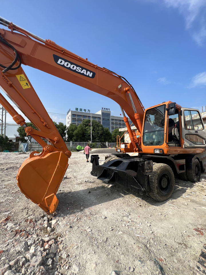 DOOSAN DX210 - Wheel excavator: picture 1 DOOSAN DX210 - Wheel excavator: picture 1