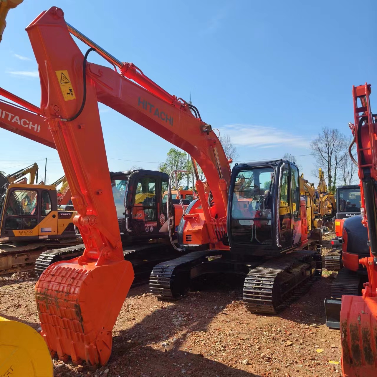 HITACHI ZX135 - Crawler excavator: picture 1 HITACHI ZX135 - Crawler excavator: picture 1