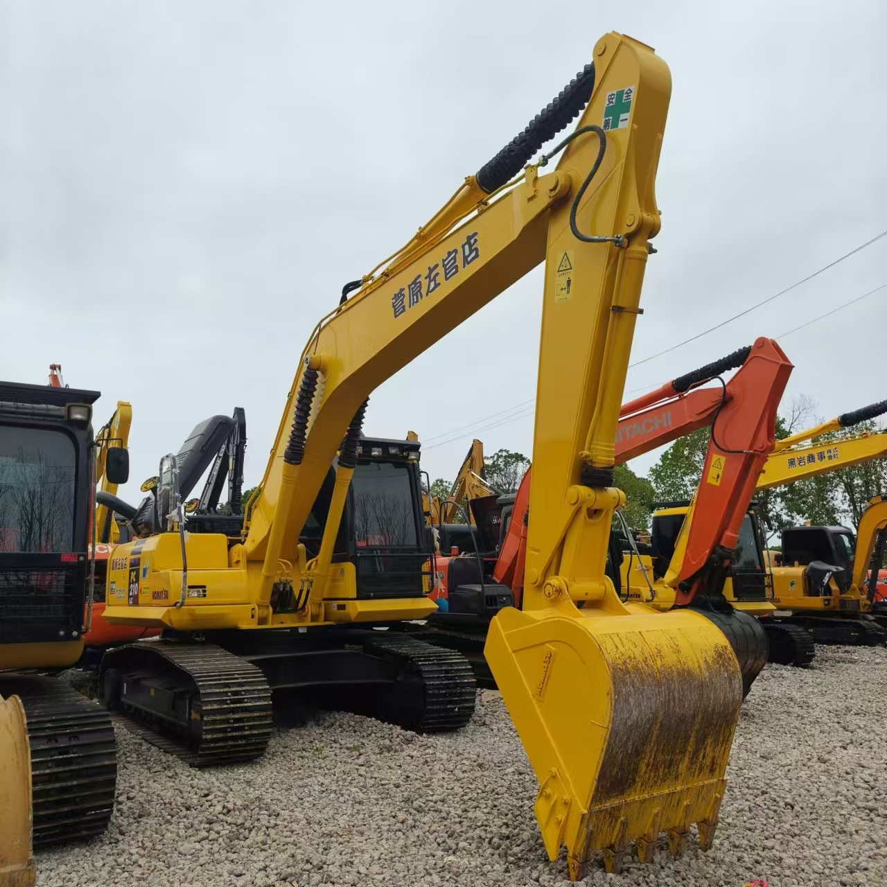 KOMATSU PC210 - Crawler excavator: picture 2 KOMATSU PC210 - Crawler excavator: picture 2