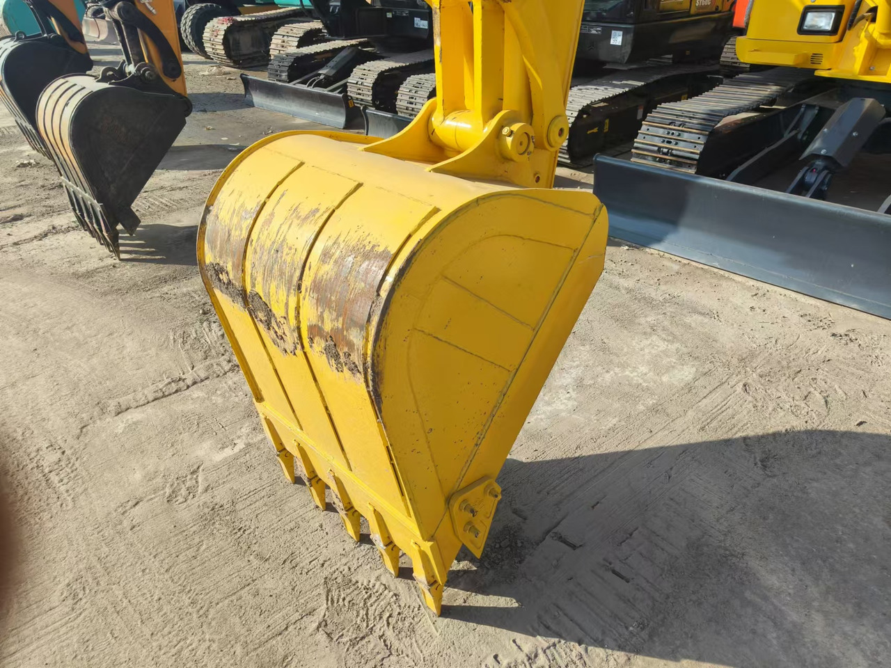 KOMATSU pc210 - Crawler excavator: picture 3 KOMATSU pc210 - Crawler excavator: picture 3