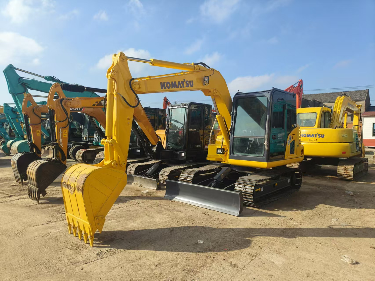 KOMATSU pc210 - Crawler excavator: picture 2 KOMATSU pc210 - Crawler excavator: picture 2