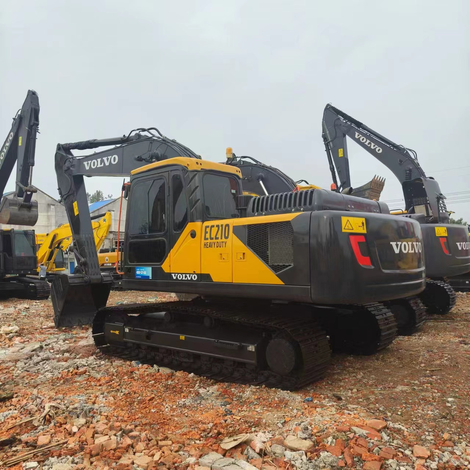 Crawler excavator VOLVO EC210: picture 6