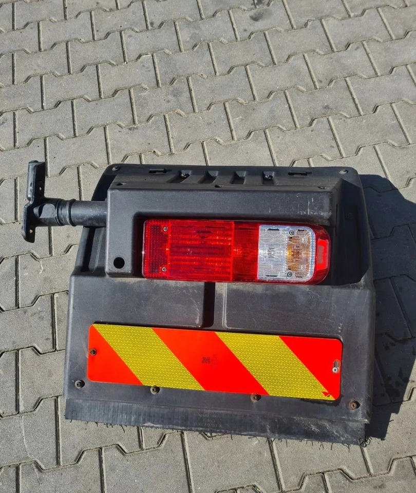 BŁOTNIK KOMPLETNY PRAWY TYŁ LAMPA CHLAPACZ MOCOWANIE FORD F-MAX CARGO - Fender: picture 1 BŁOTNIK KOMPLETNY PRAWY TYŁ LAMPA CHLAPACZ MOCOWANIE FORD F-MAX CARGO - Fender: picture 1