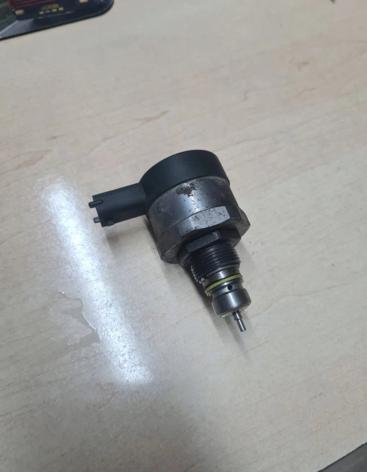 BOSCH ZAWÓR REGULATOR CIŚNIENIA LISTWY PALIWA FORD F-MAX 500 GC46 9H321 BA - Valve for Truck: picture 1 BOSCH ZAWÓR REGULATOR CIŚNIENIA LISTWY PALIWA FORD F-MAX 500 GC46 9H321 BA - Valve for Truck: picture 1