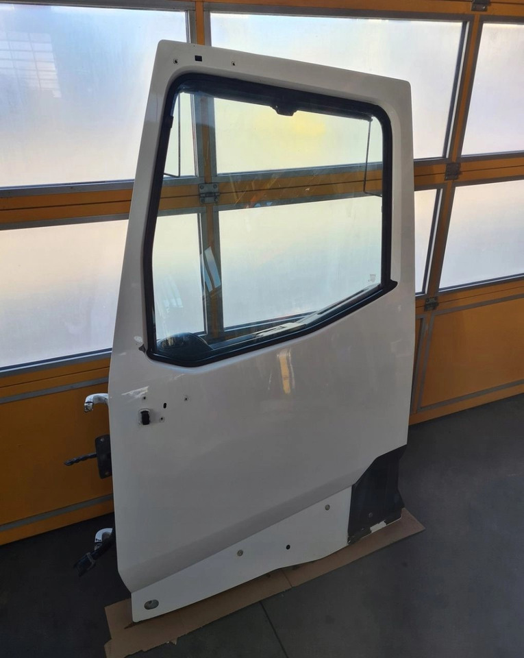 DRZWI KOMPLETNE LEWE RENAULT GAMA T K C RANGE ŚREDNIA KABINA - Door and parts: picture 2 DRZWI KOMPLETNE LEWE RENAULT GAMA T K C RANGE ŚREDNIA KABINA - Door and parts: picture 2