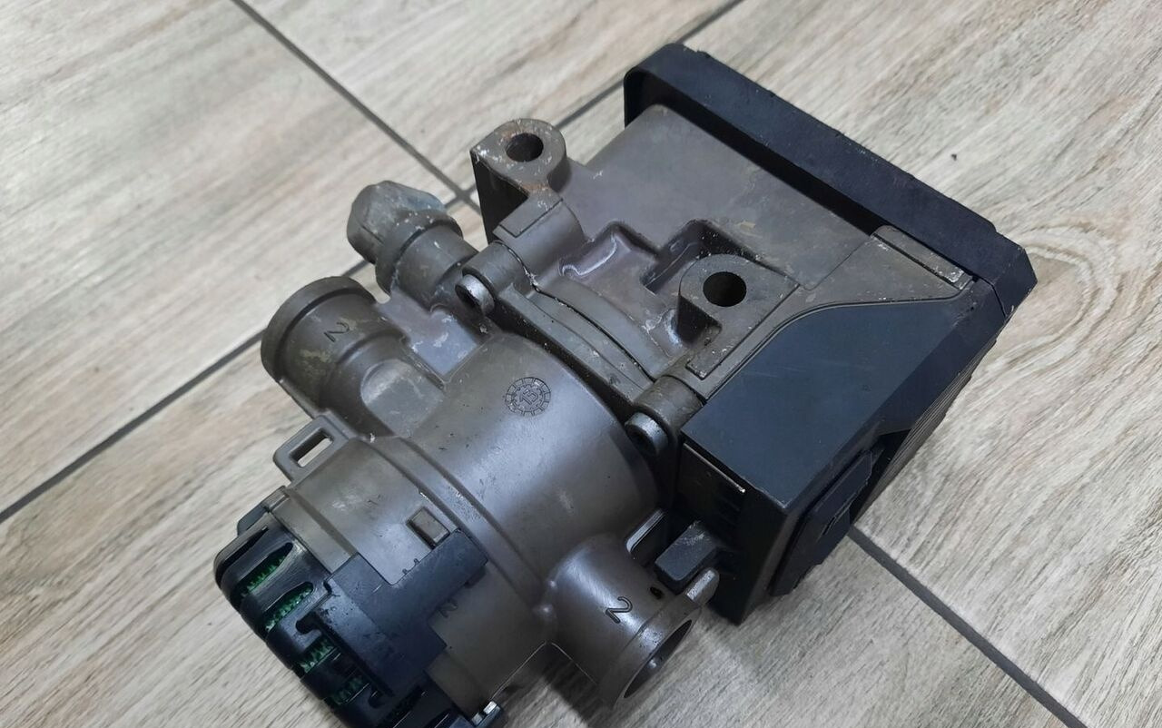Knorr-Bremse 5801290649 Volvo FH FM - Brake valve for Truck: picture 2 Knorr-Bremse 5801290649 Volvo FH FM - Brake valve for Truck: picture 2