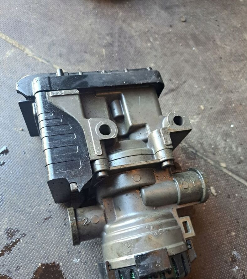 Knorr-Bremse Volvo FH 4 FM 4 - Brake valve for Truck: picture 2 Knorr-Bremse Volvo FH 4 FM 4 - Brake valve for Truck: picture 2