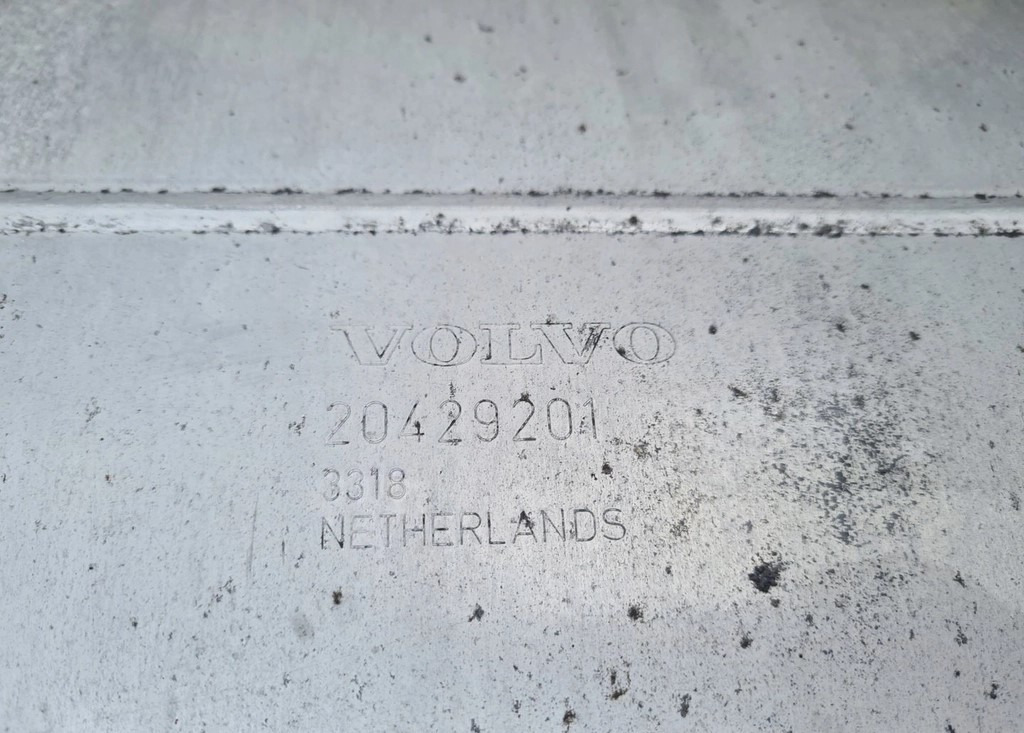 Renault 20429201 Gama T K C Volvo FH FM FL FE FMX LOW DECK - Fuel tank: picture 3 Renault 20429201 Gama T K C Volvo FH FM FL FE FMX LOW DECK - Fuel tank: picture 3