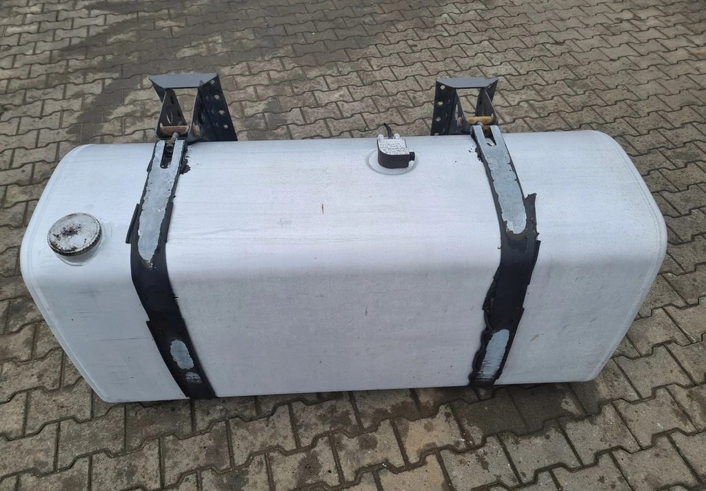 Renault 21889335 Premium Magnum DXI Gama T Volvo FH 13 - Fuel tank: picture 2 Renault 21889335 Premium Magnum DXI Gama T Volvo FH 13 - Fuel tank: picture 2