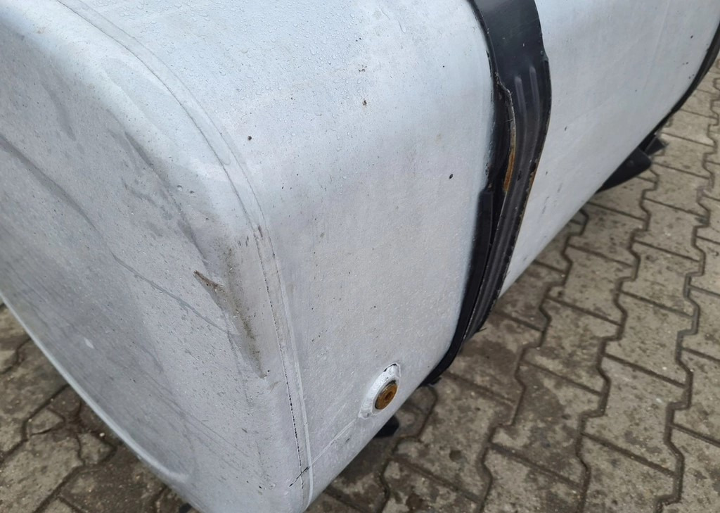 Renault 21889335 Premium Magnum DXI Gama T Volvo FH 13 - Fuel tank: picture 3 Renault 21889335 Premium Magnum DXI Gama T Volvo FH 13 - Fuel tank: picture 3