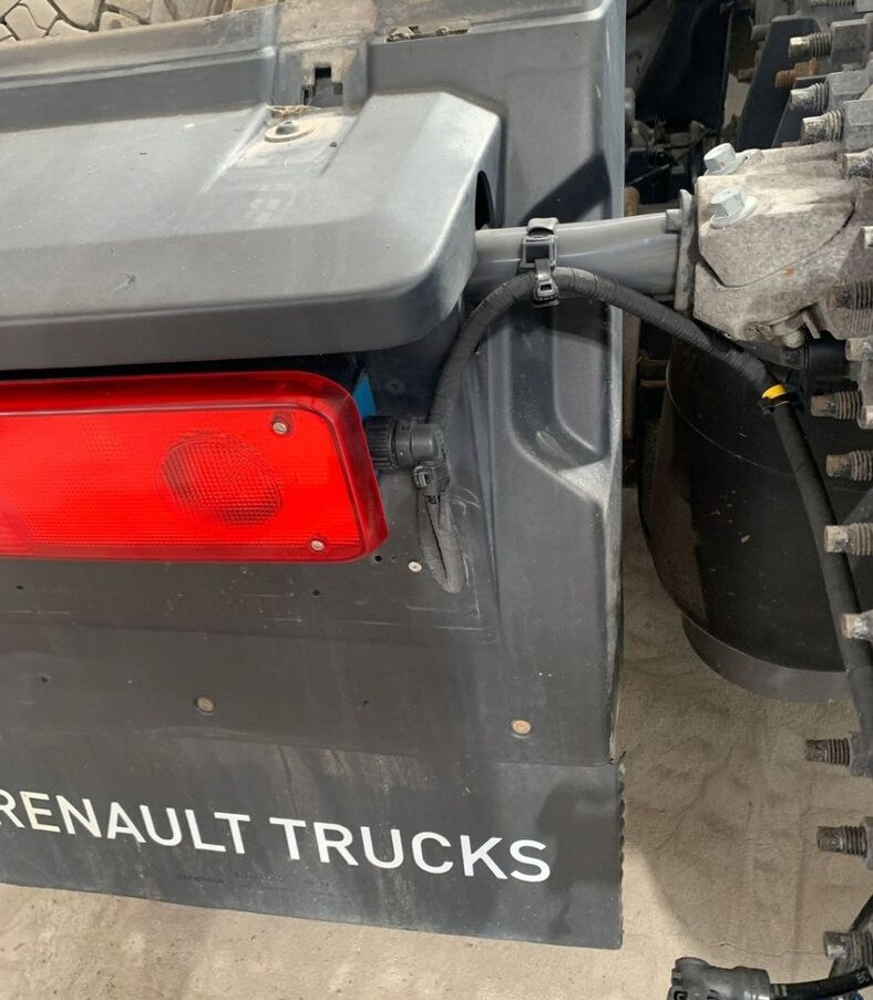 Renault BŁOTNIK LEWY TYŁ KOMPLETNY RENAULT GAMA T C RANGE - Fender for Truck: picture 1 Renault BŁOTNIK LEWY TYŁ KOMPLETNY RENAULT GAMA T C RANGE - Fender for Truck: picture 1