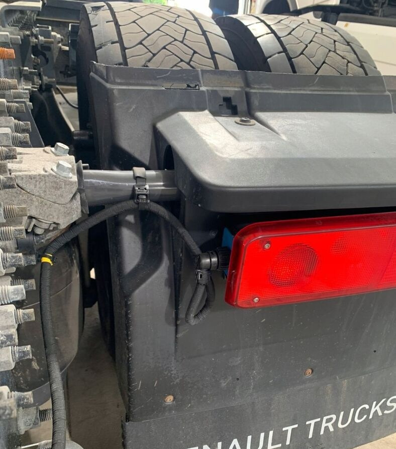 Renault BŁOTNIK PRAWY TYŁ KOMPLETNY RENAULT GAMA T C RANGE - Fender for Truck: picture 2 Renault BŁOTNIK PRAWY TYŁ KOMPLETNY RENAULT GAMA T C RANGE - Fender for Truck: picture 2