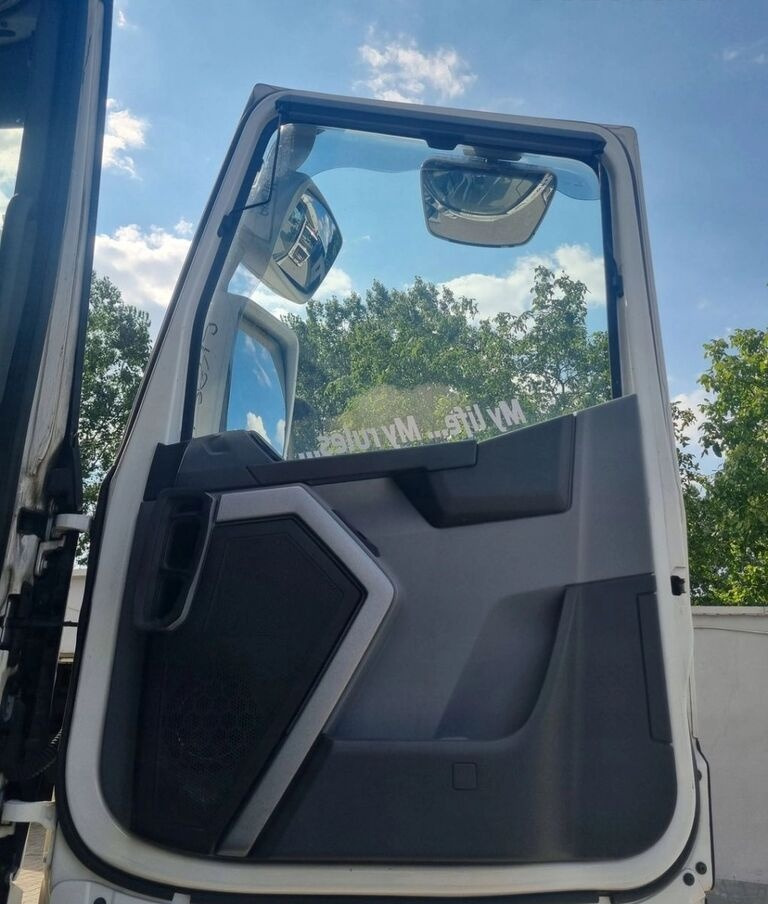 Renault KOMPLETNE PRAWE GAMA T K C RANGE WYSOKA KABINA HIGH Renault Gama T K C - Door and parts for Truck: picture 2 Renault KOMPLETNE PRAWE GAMA T K C RANGE WYSOKA KABINA HIGH Renault Gama T K C - Door and parts for Truck: picture 2