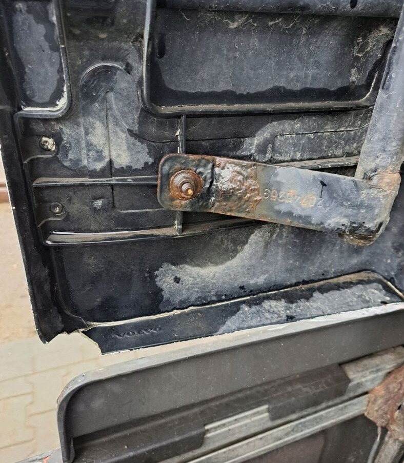 SPOILERY OWIEWKI KABINY KOMPLET VOLVO FH 12 13 XL - Aerodynamics/ Spoiler for Truck: picture 2 SPOILERY OWIEWKI KABINY KOMPLET VOLVO FH 12 13 XL - Aerodynamics/ Spoiler for Truck: picture 2